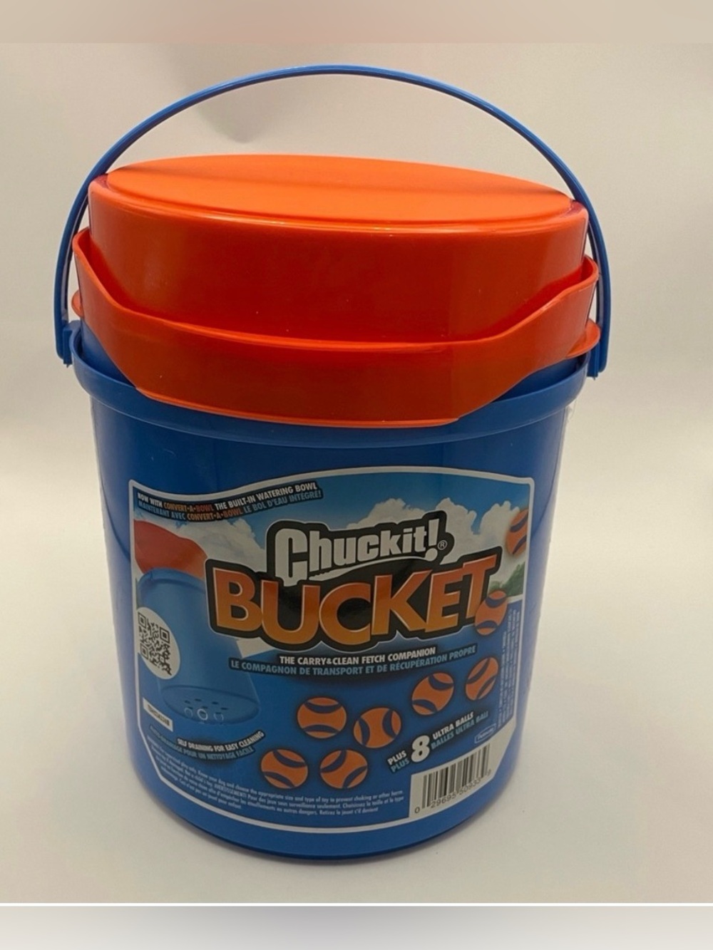 Chuckit! Ultra Ball Fetch Toy for Dogs, Medium Size 8 Pack with Cleaning Bucket